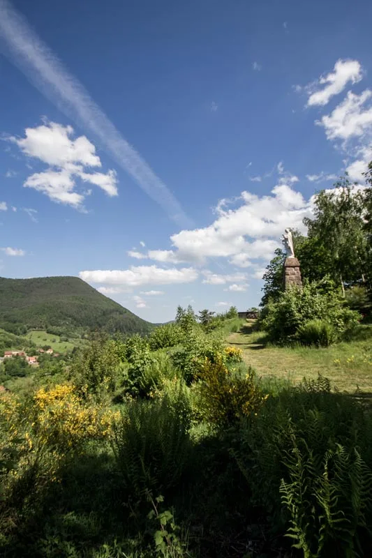 Le chemin de la Vierge et le Sacré-Cœur