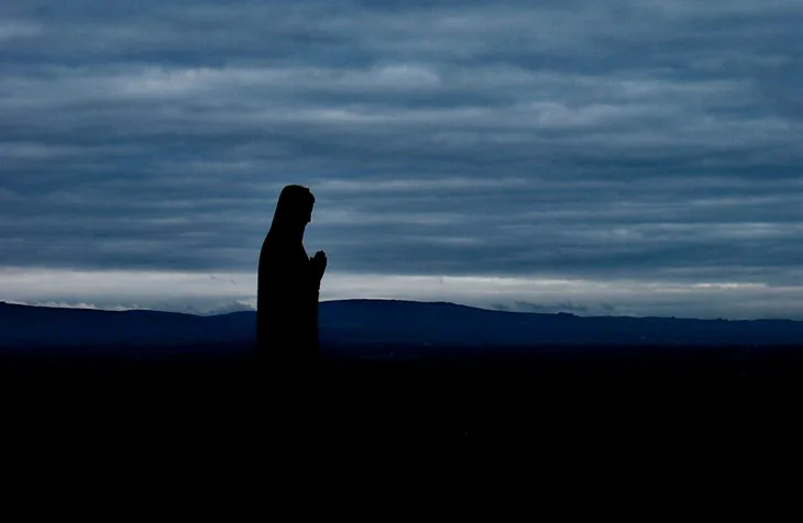 Photo de la Vierge au crépuscule